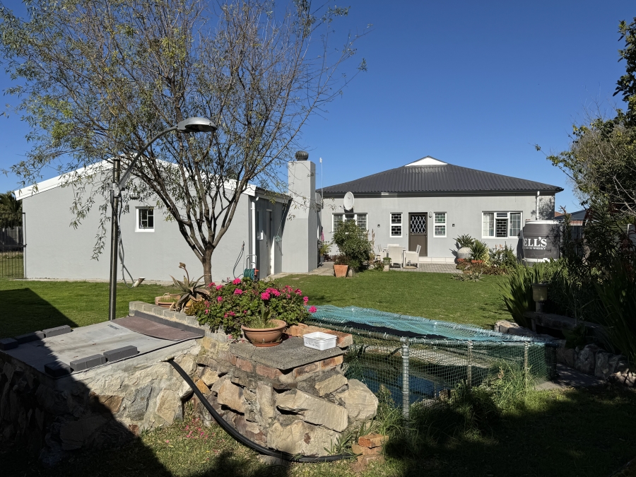 3 Bedroom Property for Sale in Sandbaai Western Cape